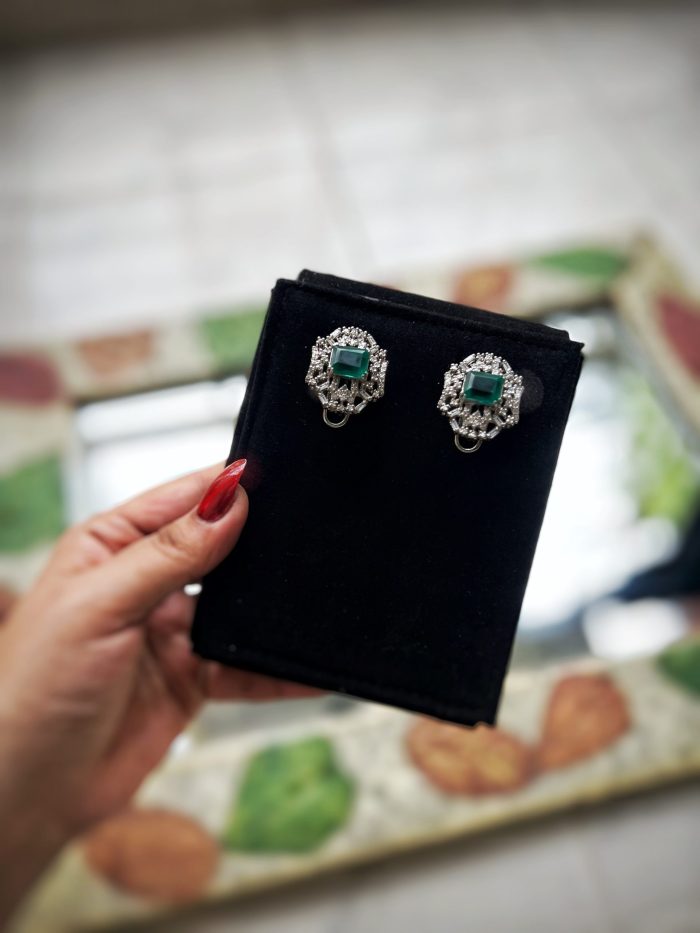 Pure silver earring with emerald and diamond - Image 2