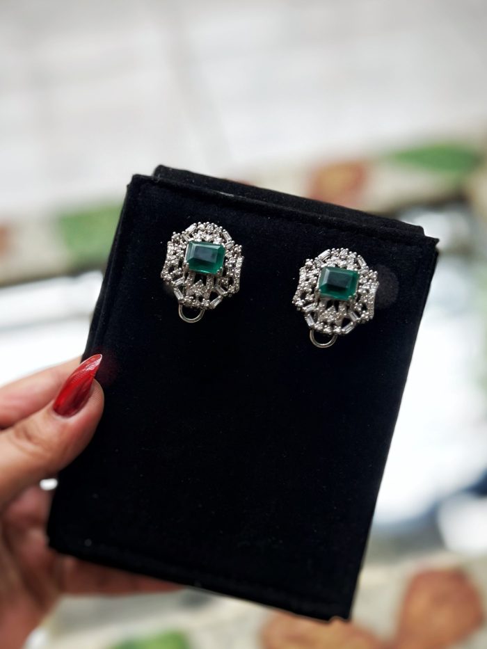 Pure silver earring with emerald and diamond - Image 3