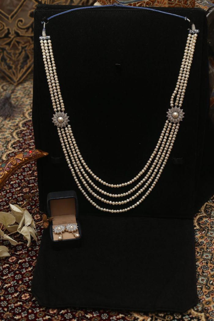 Pearl necklace with artificial diamond and pearl pendant with matching earring – white - Image 2