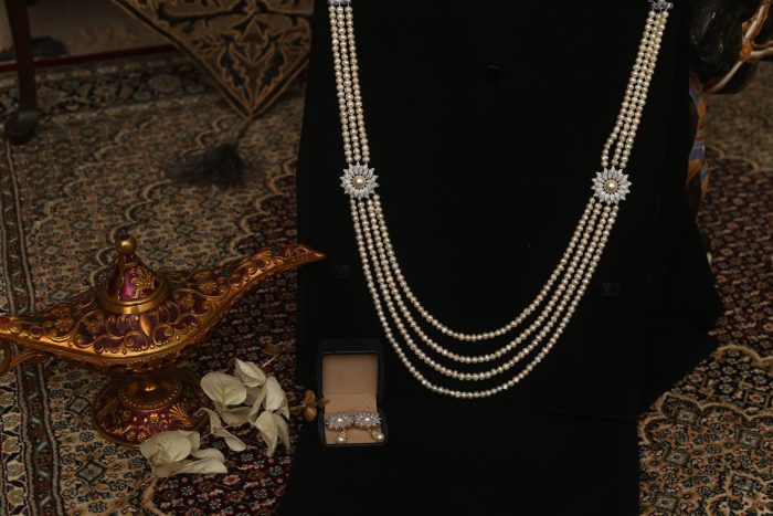 Pearl necklace with artificial diamond and pearl pendant with matching earring – white - Image 3