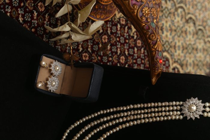 Pearl necklace with artificial diamond and pearl pendant with matching earring – white - Image 4