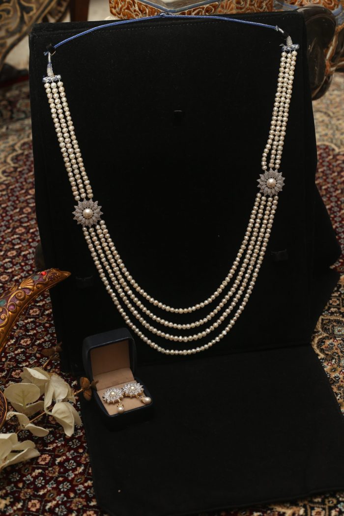 Pearl necklace with artificial diamond and pearl pendant with matching earring – white - Image 5