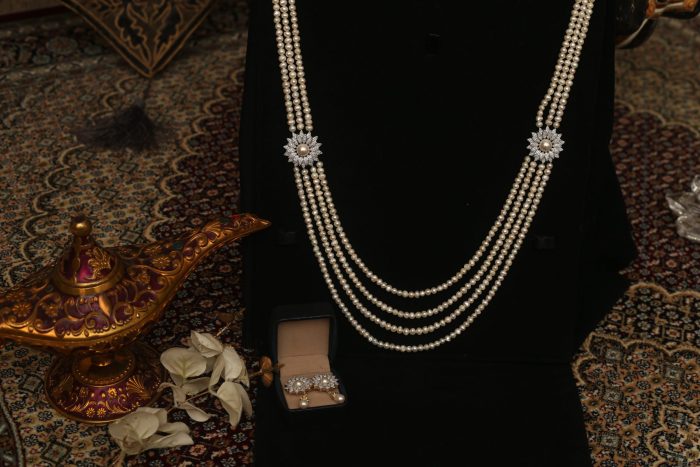 Pearl necklace with artificial diamond and pearl pendant with matching earring – white - Image 6