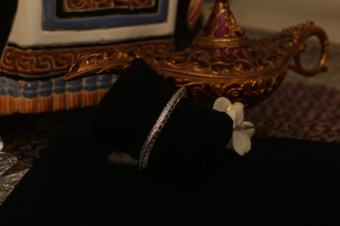 Gold and silver bangle - Image 3