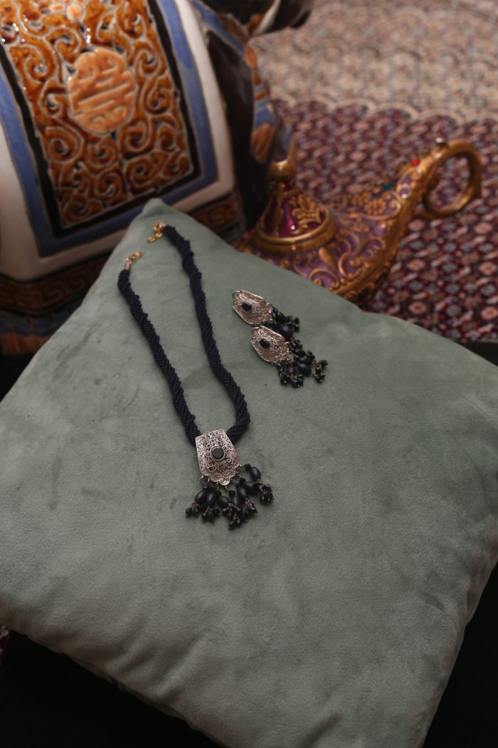 Pure silver locket set with black matching earring. Locket set