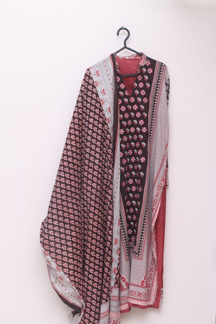 Kameez Set by KHAADI (3 Piece Set) - Image 3