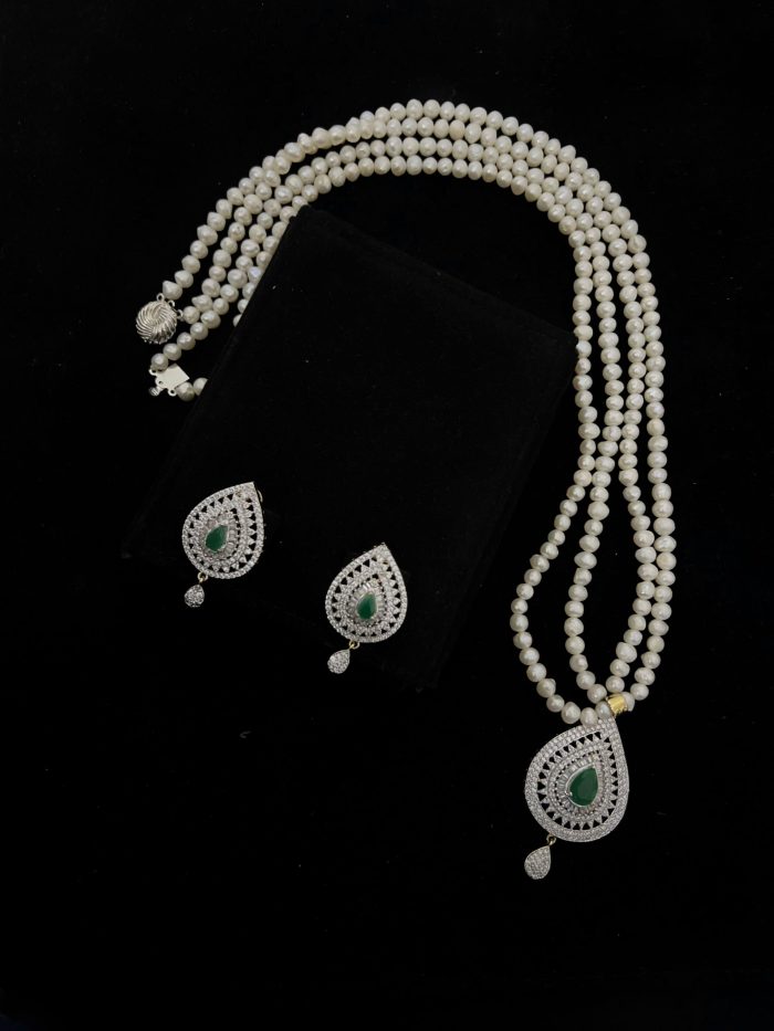 2 layer real pearl strings with diamond and emerald pendant and matching earrings - Image 4