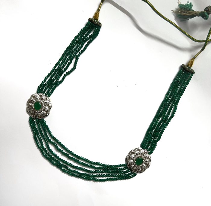 Emerald strings with matching earrings and two pendants - Image 4