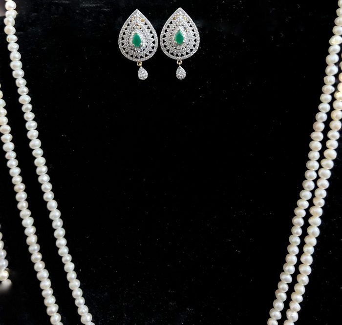 2 layer real pearl strings with diamond and emerald pendant and matching earrings - Image 7