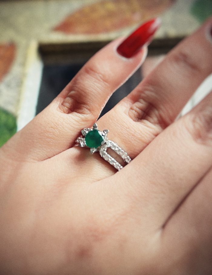 Pure Silver Ring with emerald and diamond - Image 2