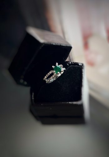 Pure Silver Ring with emerald and diamond
